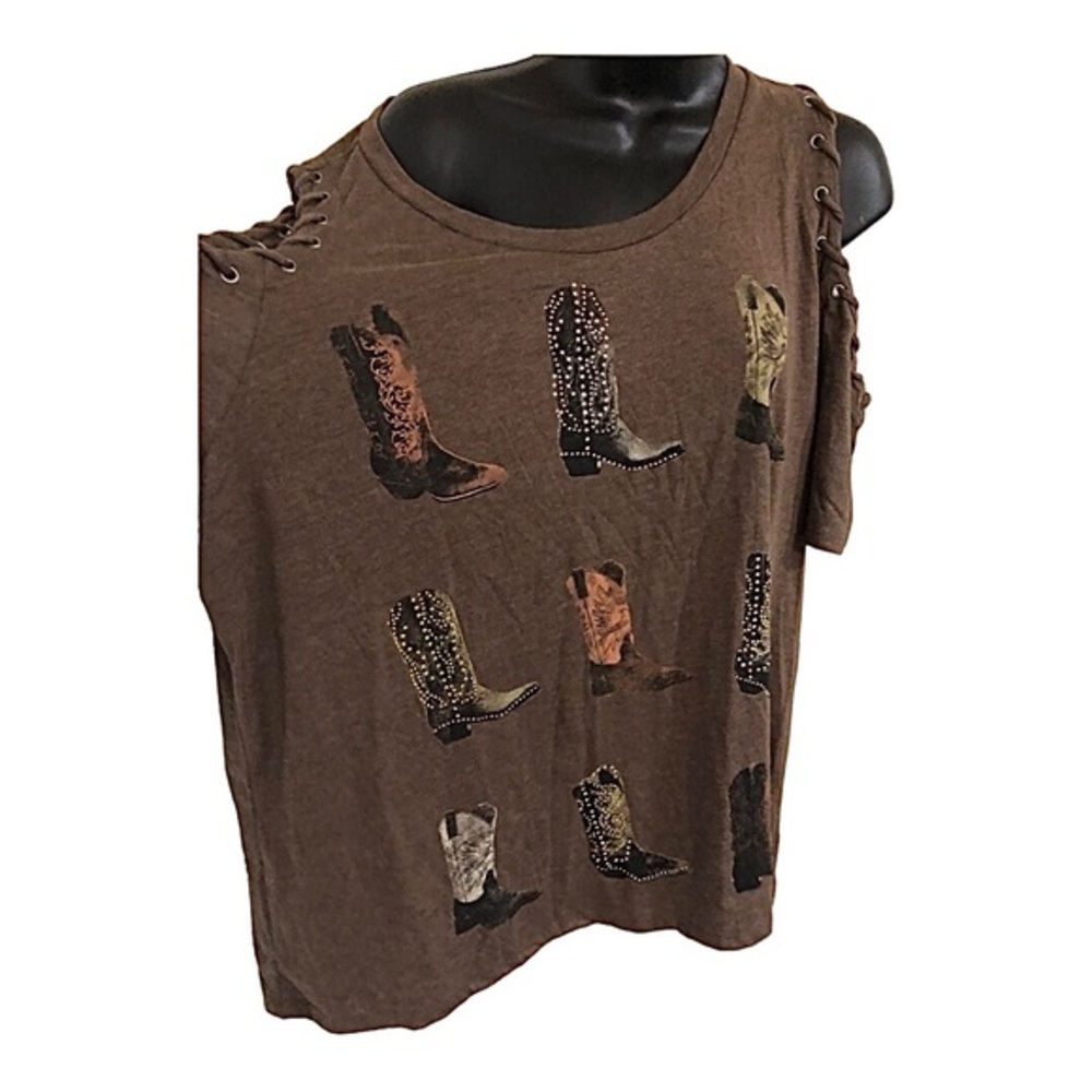 Brown whipstitched cold shoulder sleeve studded cowboy boot print tshirt size 2X